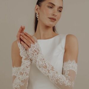 Elegant Lace sleeves